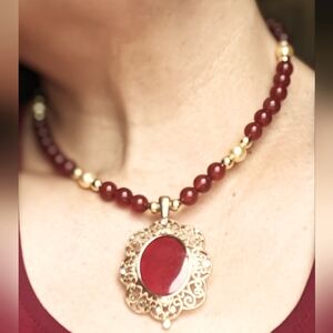 Red Renaissance Red Agate Filligree Pendant & Beads Gold Necklace